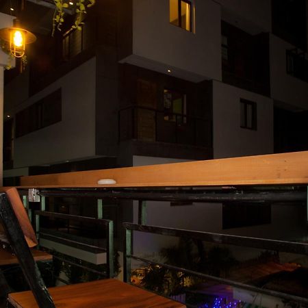 Feliz Hostel Cafe & Bar Phnom Penh Bagian luar foto