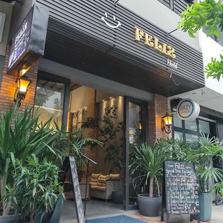 Feliz Hostel Cafe & Bar Phnom Penh Bagian luar foto